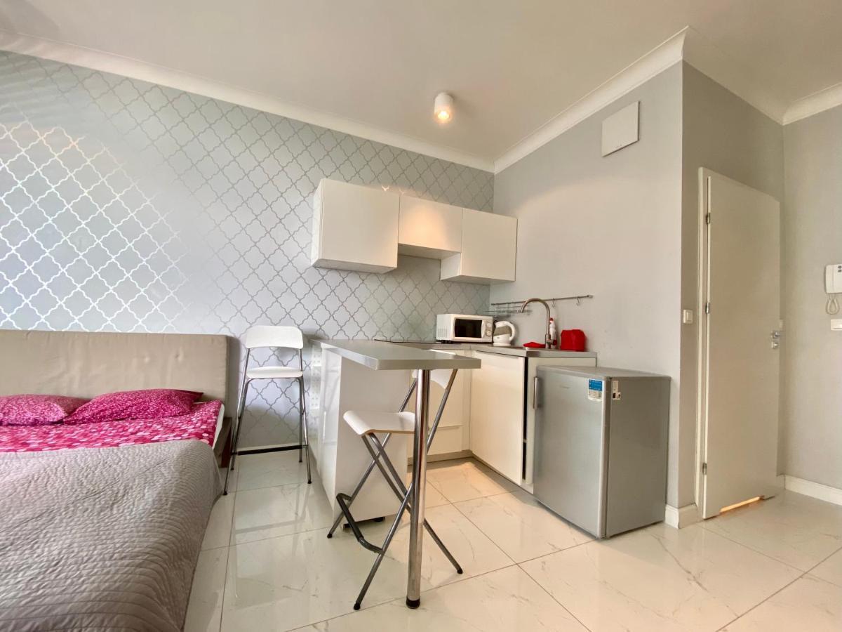 Studio Flat Triton Park Warschau Buitenkant foto