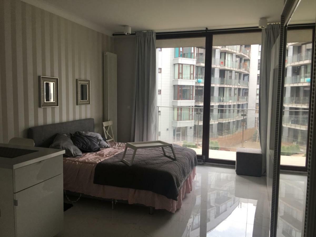 Studio Flat Triton Park Warschau Buitenkant foto