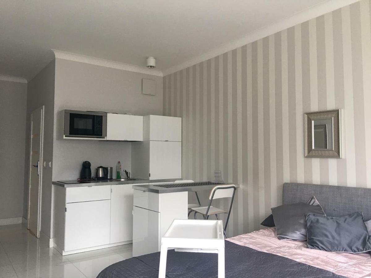 Studio Flat Triton Park Warschau Buitenkant foto