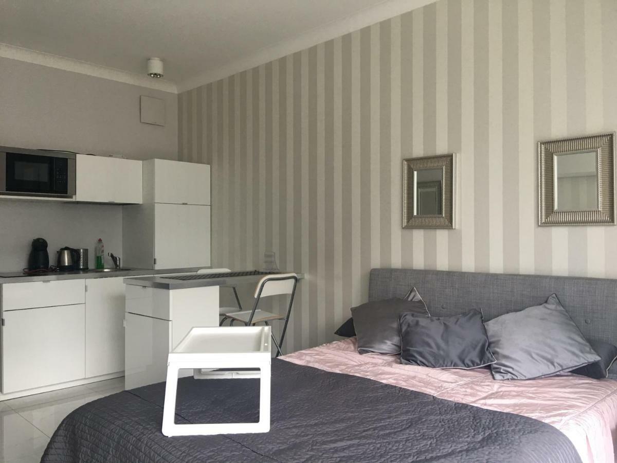 Studio Flat Triton Park Warschau Buitenkant foto